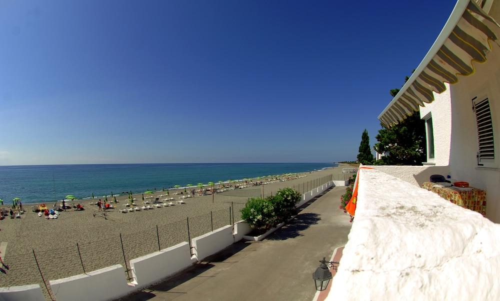 Hotel Villaggio Club Altalia Brancaleone Exterior foto