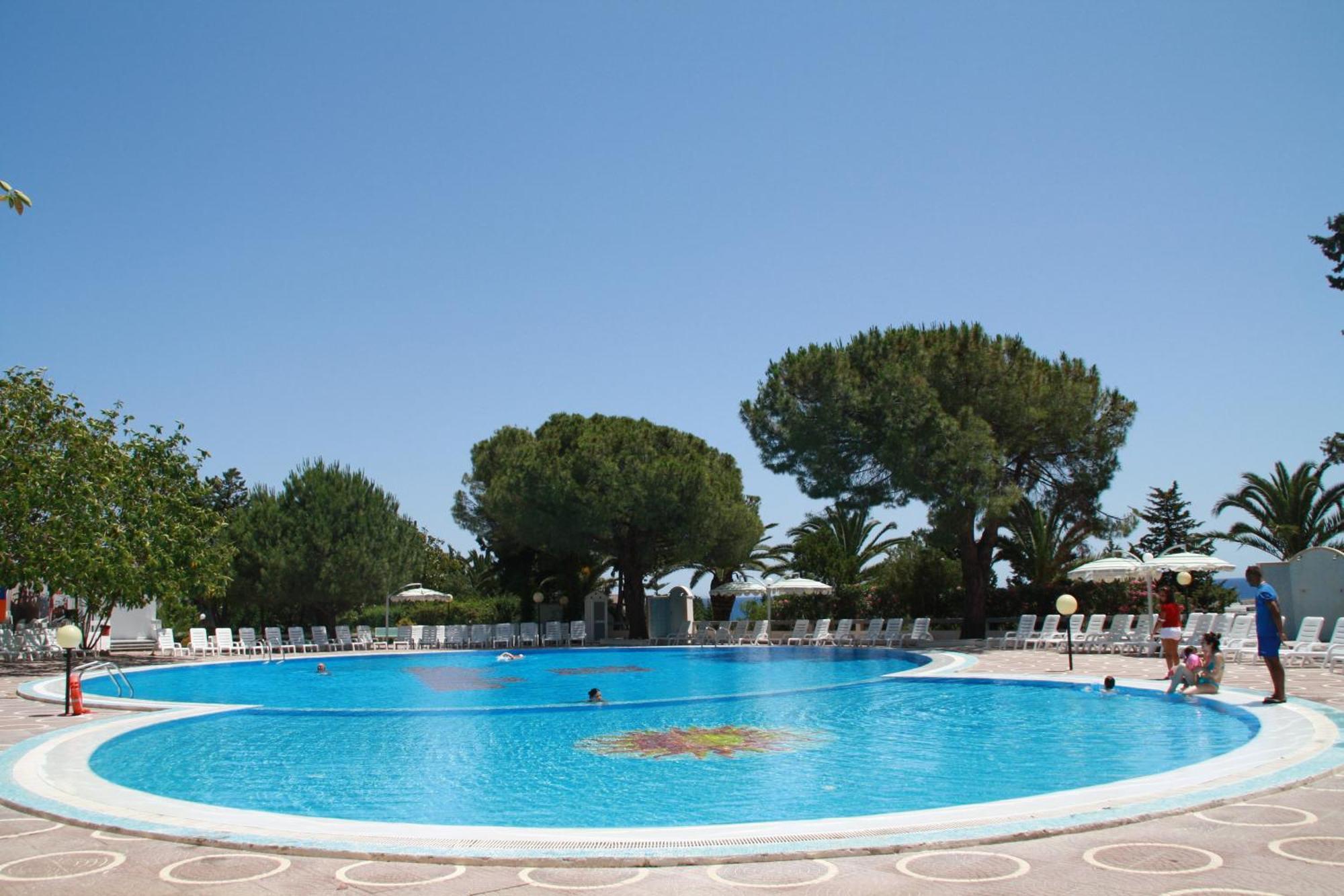 Hotel Villaggio Club Altalia Brancaleone Exterior foto